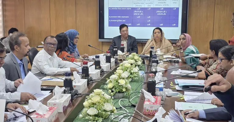 সম্মেলন কক্ষে অনুষ্ঠিত পর্যালোচনা সভা